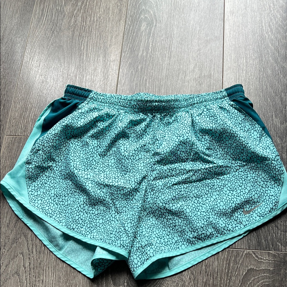 Nike Women's Teal Pebble-Print Athletic Shorts